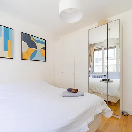 Appartement 2 Bedroom Close To Subway Station With Parking