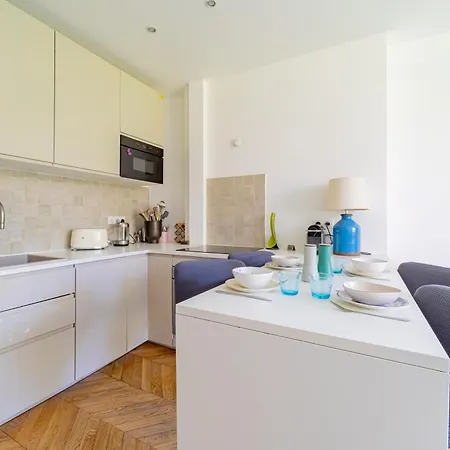 Appartement 2 Bedroom Close To Subway Station With Parking