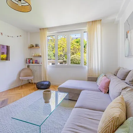 Appartement 2 Bedroom Close To Subway Station With Parking *